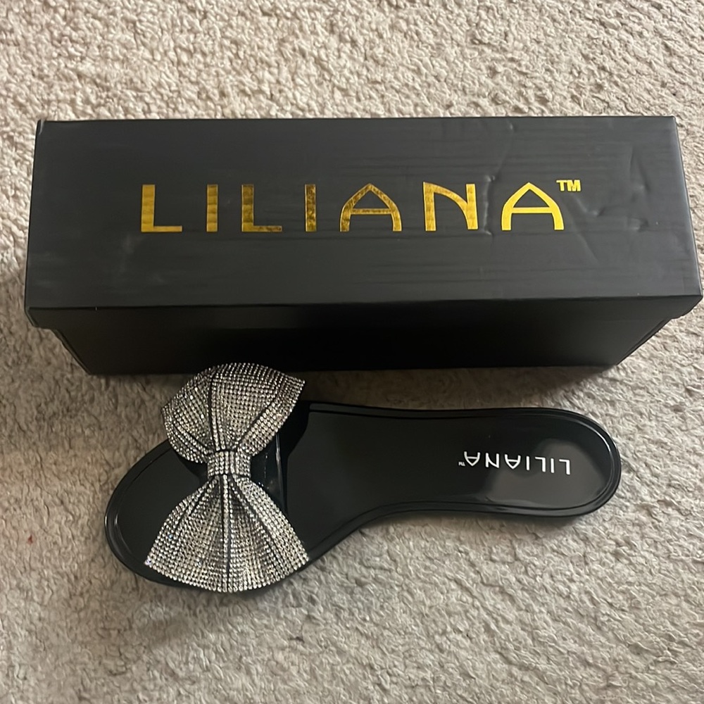 NWOT Black sole and Silver Studded Bow Liliana Sandals, size 9